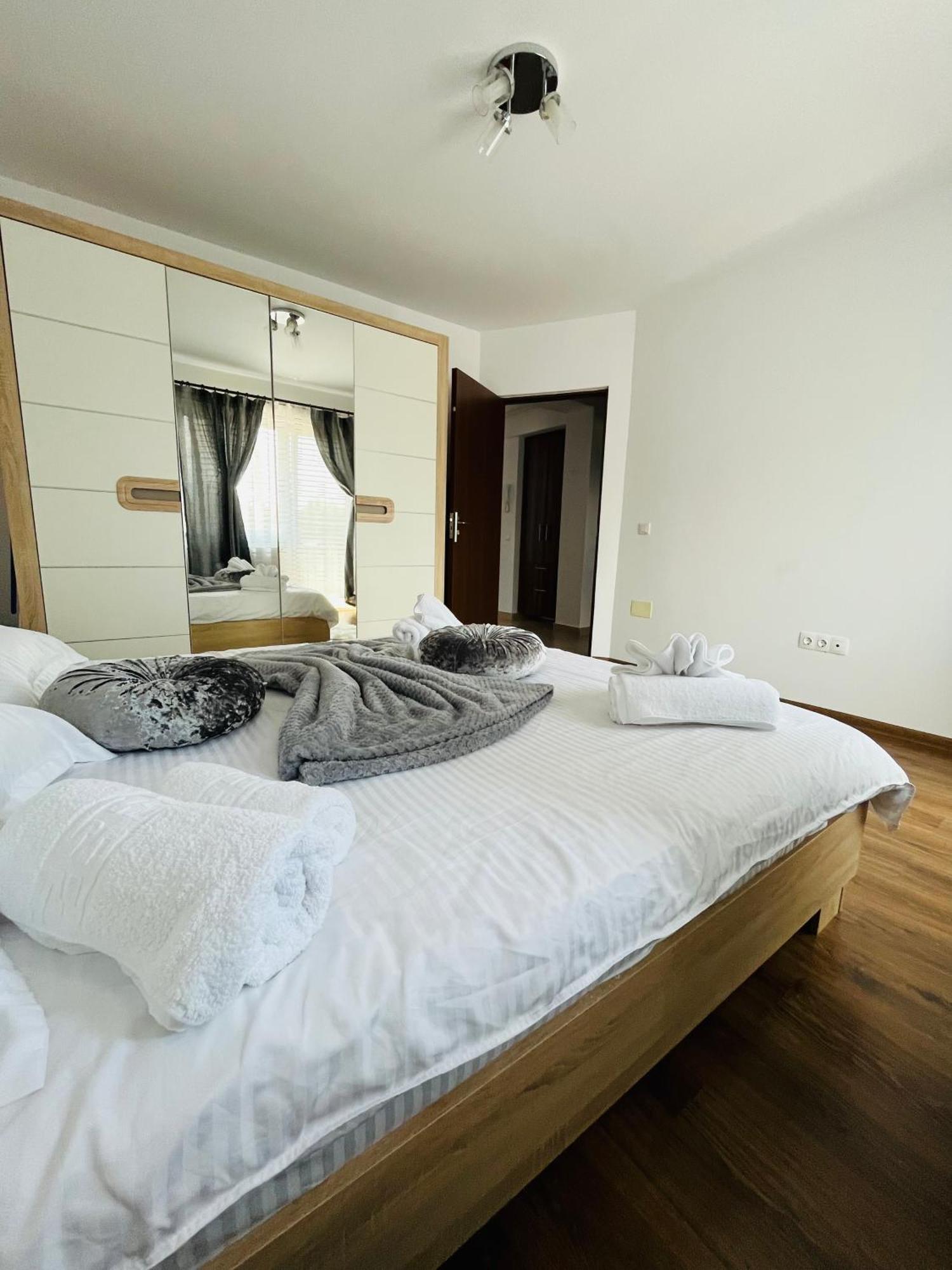 Green Apartaments Zărneşti Exteriör bild