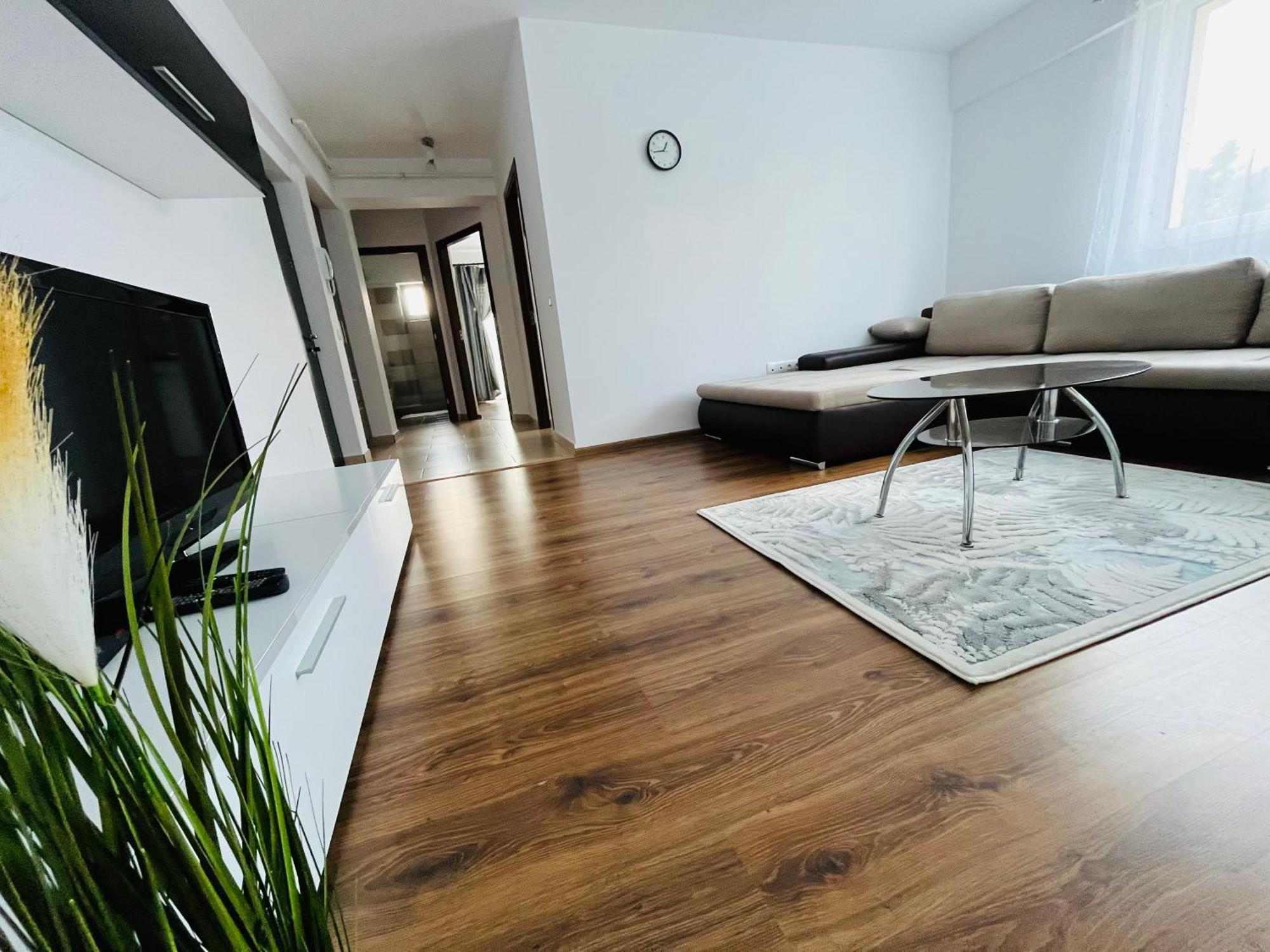Green Apartaments Zărneşti Exteriör bild