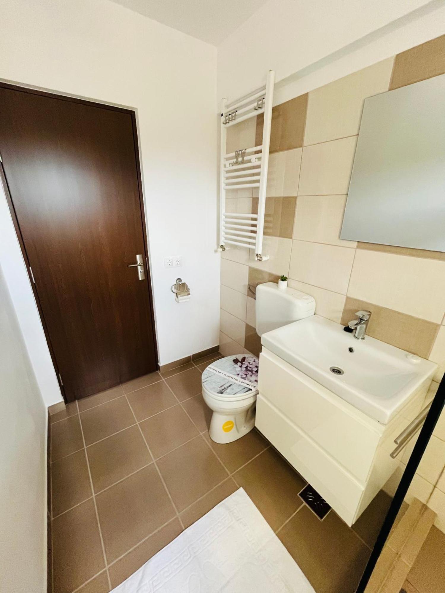 Green Apartaments Zărneşti Exteriör bild