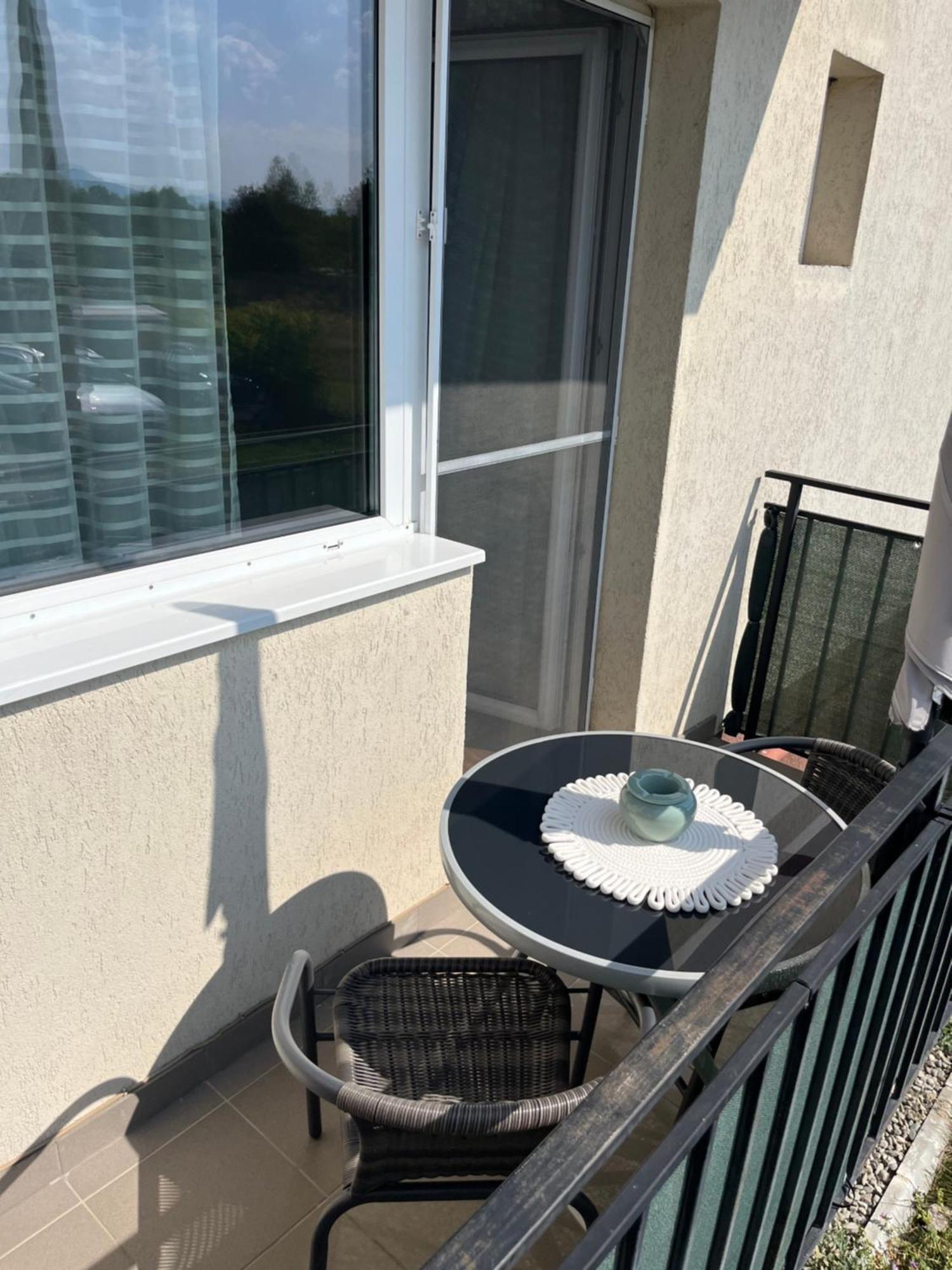 Green Apartaments Zărneşti Exteriör bild
