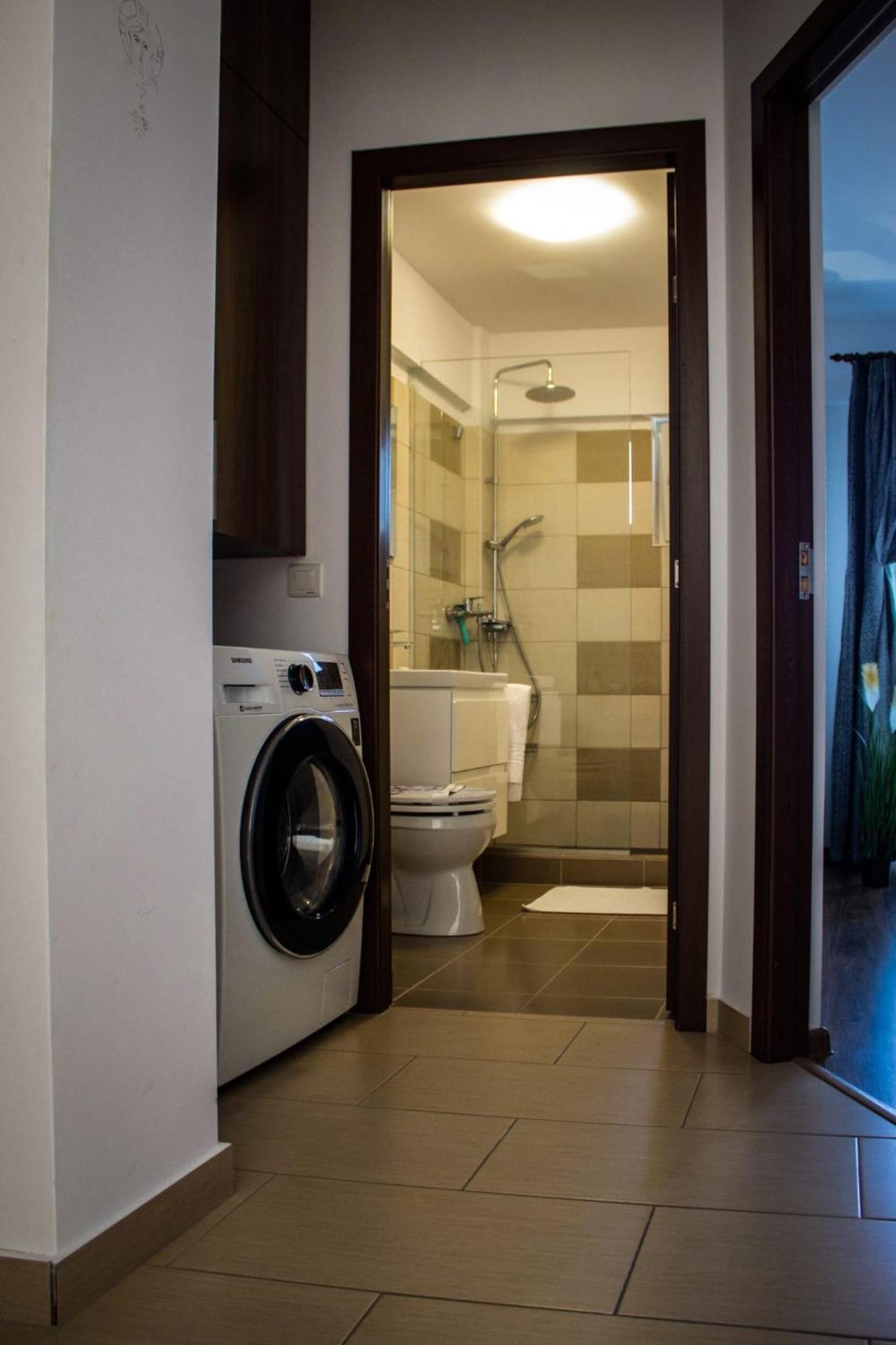 Green Apartaments Zărneşti Exteriör bild